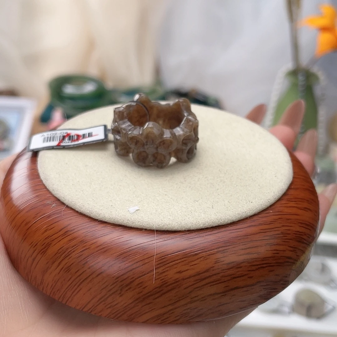 和田玉未镶嵌戒指花生糖雕花17.6v878