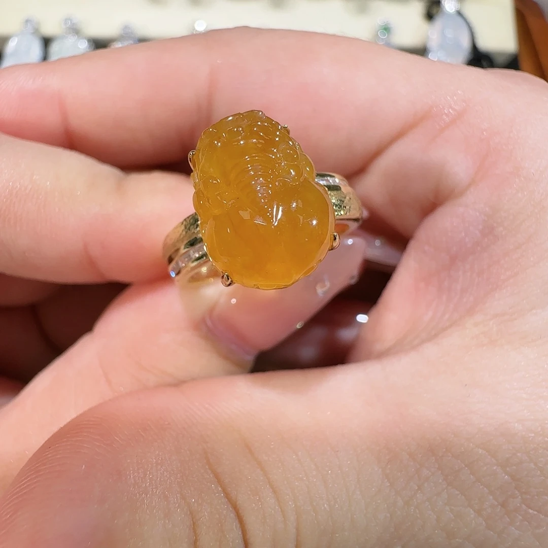 【闪购商品】18K金镶嵌戒指翡翠