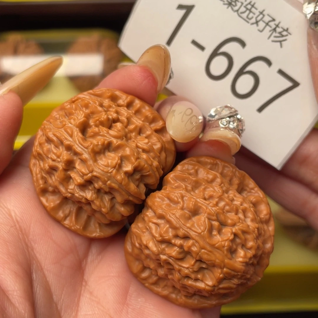 文玩核桃把件37全品三角白