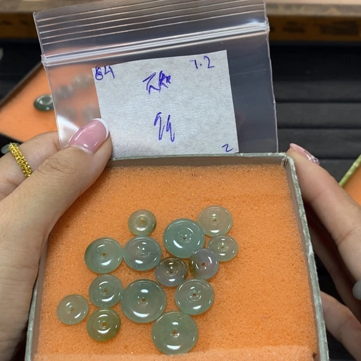 不***）定制翡翠未镶嵌不退