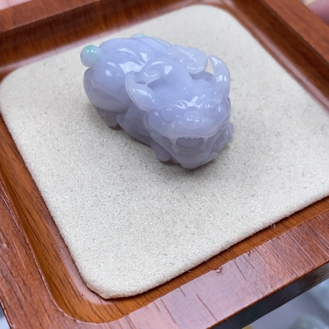 翡翠未镶嵌颈饰如意