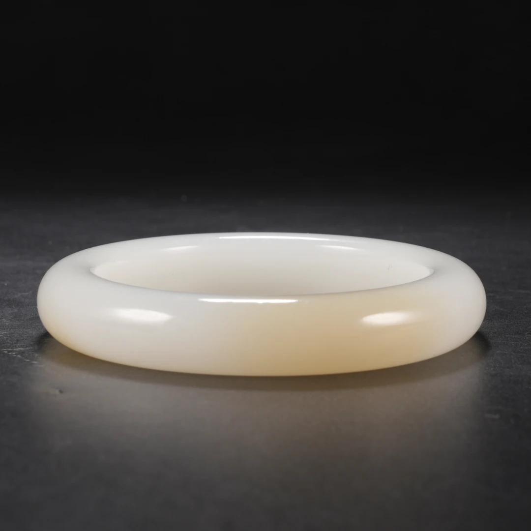 lot32和田玉羊脂糖镯（圈口55.6mm）/保利拍卖