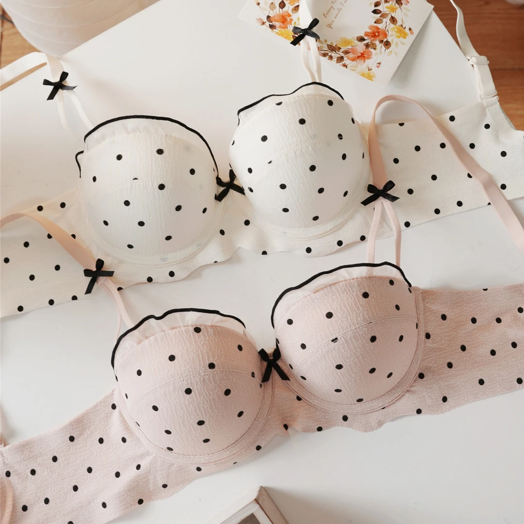 性感内衣聚拢小胸显大日系甜美风无钢圈收副乳防下垂上托薄文胸罩