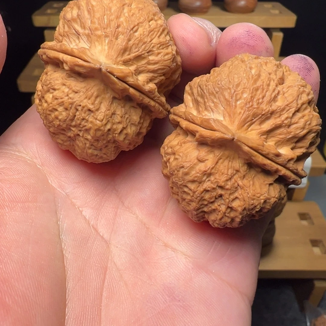 文玩核桃吊坠玫瑰红石铫44mm