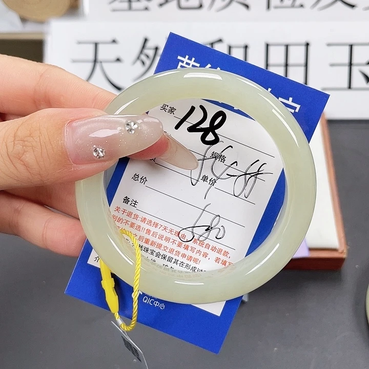和田玉手镯未镶嵌