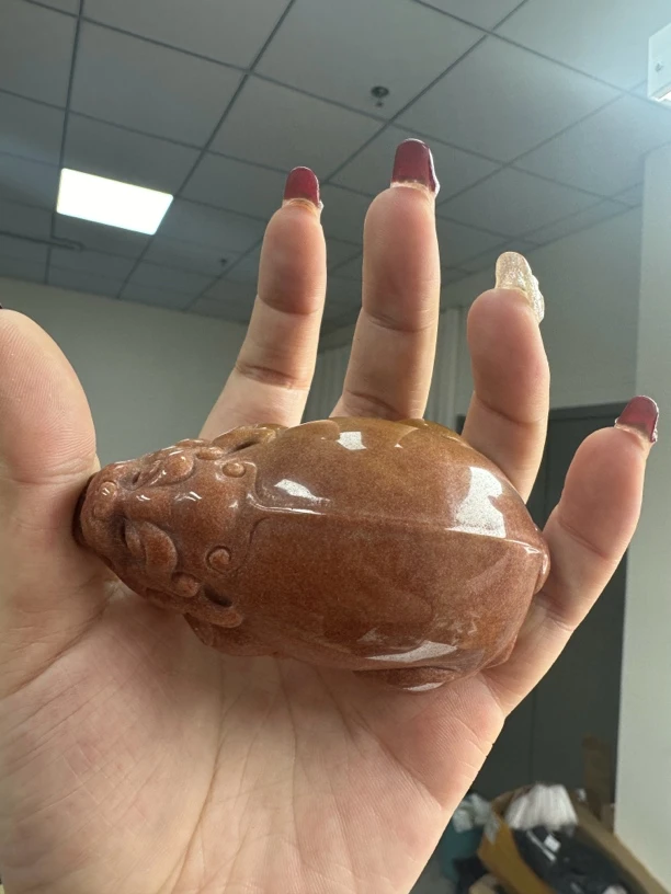 和田玉貔犰手把件