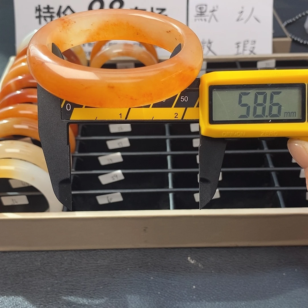 未镶嵌石英质玉（黄龙玉）手镯53号