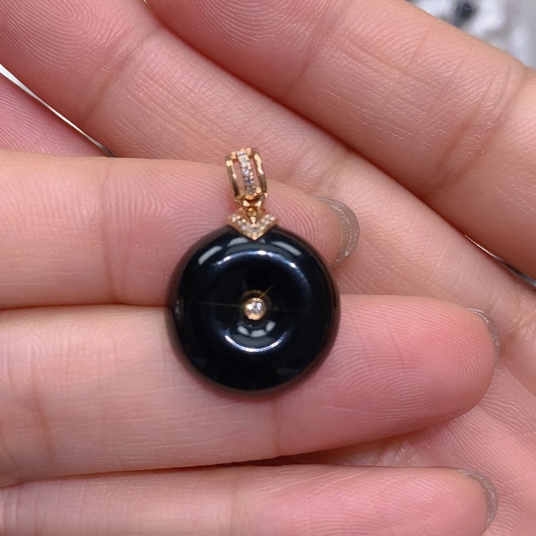 翡翠18K金镶嵌颈饰