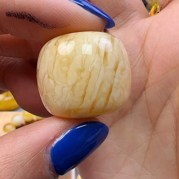 蜜蜡未镶嵌珠宝奇石