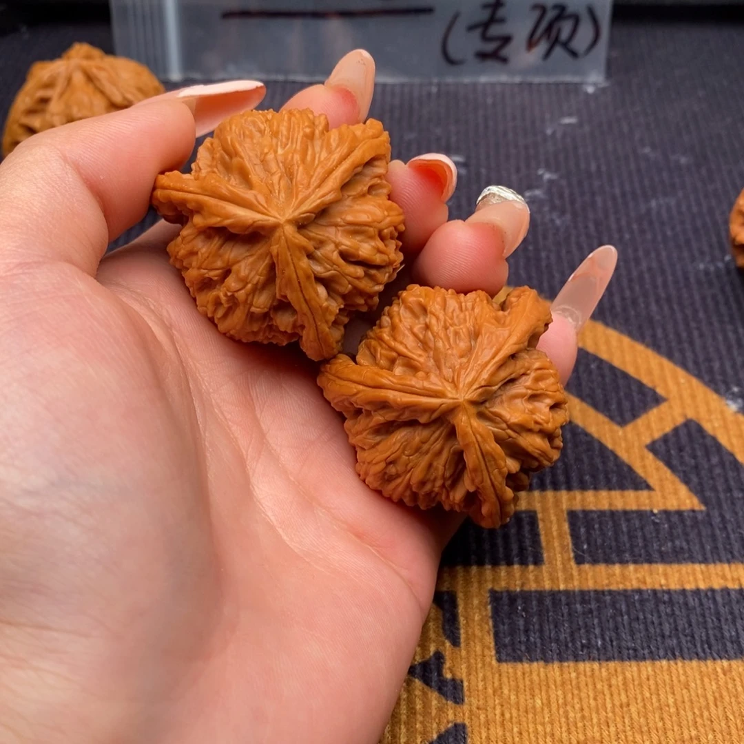 掵***錠吊坠文玩核桃白狮子