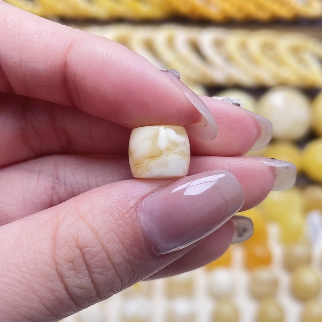 琥珀未镶嵌裸石11*9.3mm直切瑕