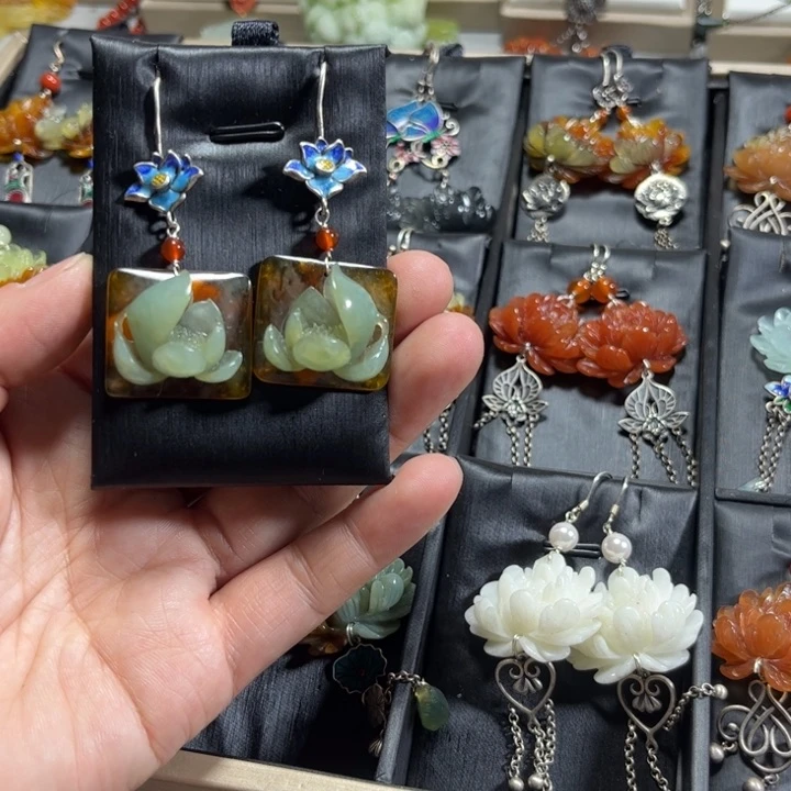 蛇纹石玉耳饰未镶嵌