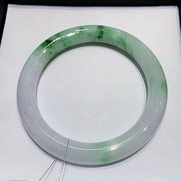 翡翠手镯未镶嵌玉镯