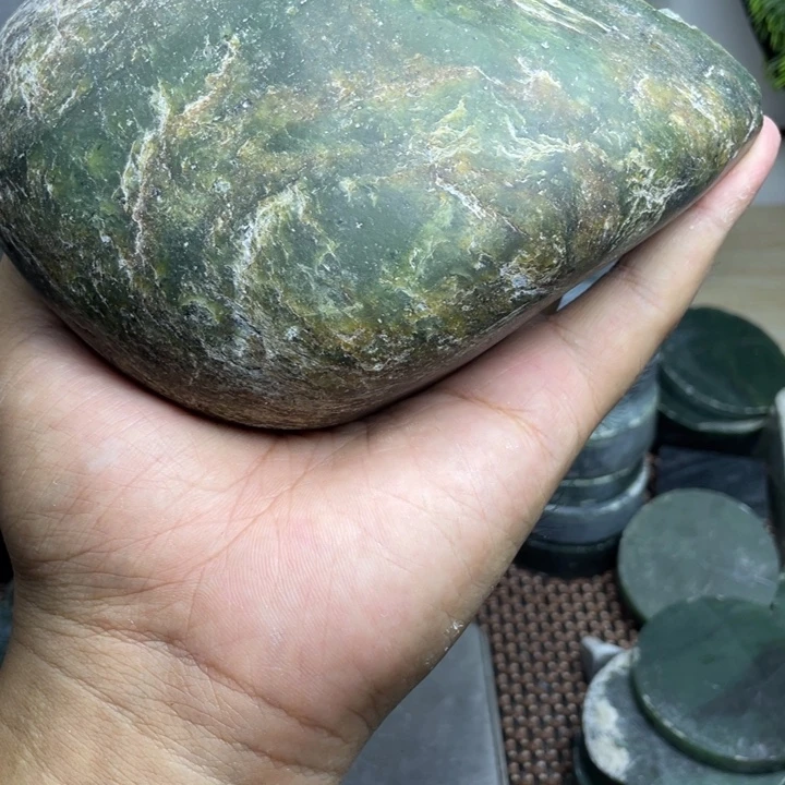 和田玉未镶嵌珠宝半成品