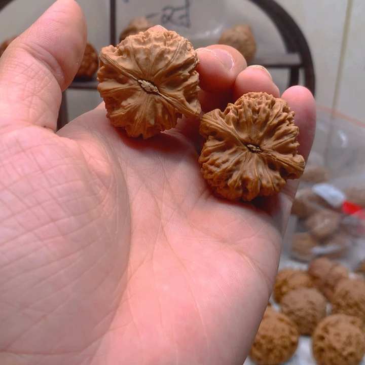 大***闪文玩核桃吊坠三角