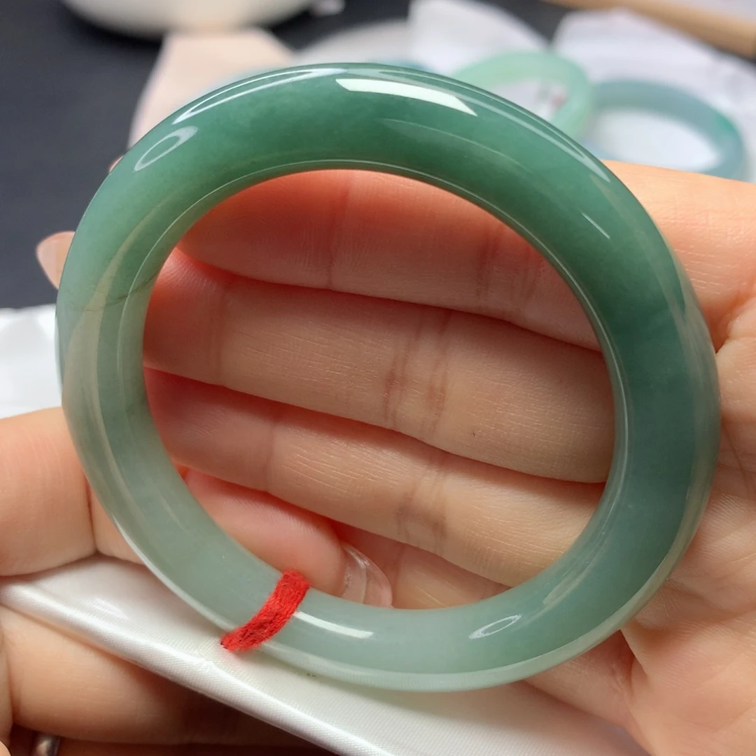 翡翠手镯（圆镯）未镶嵌55555656