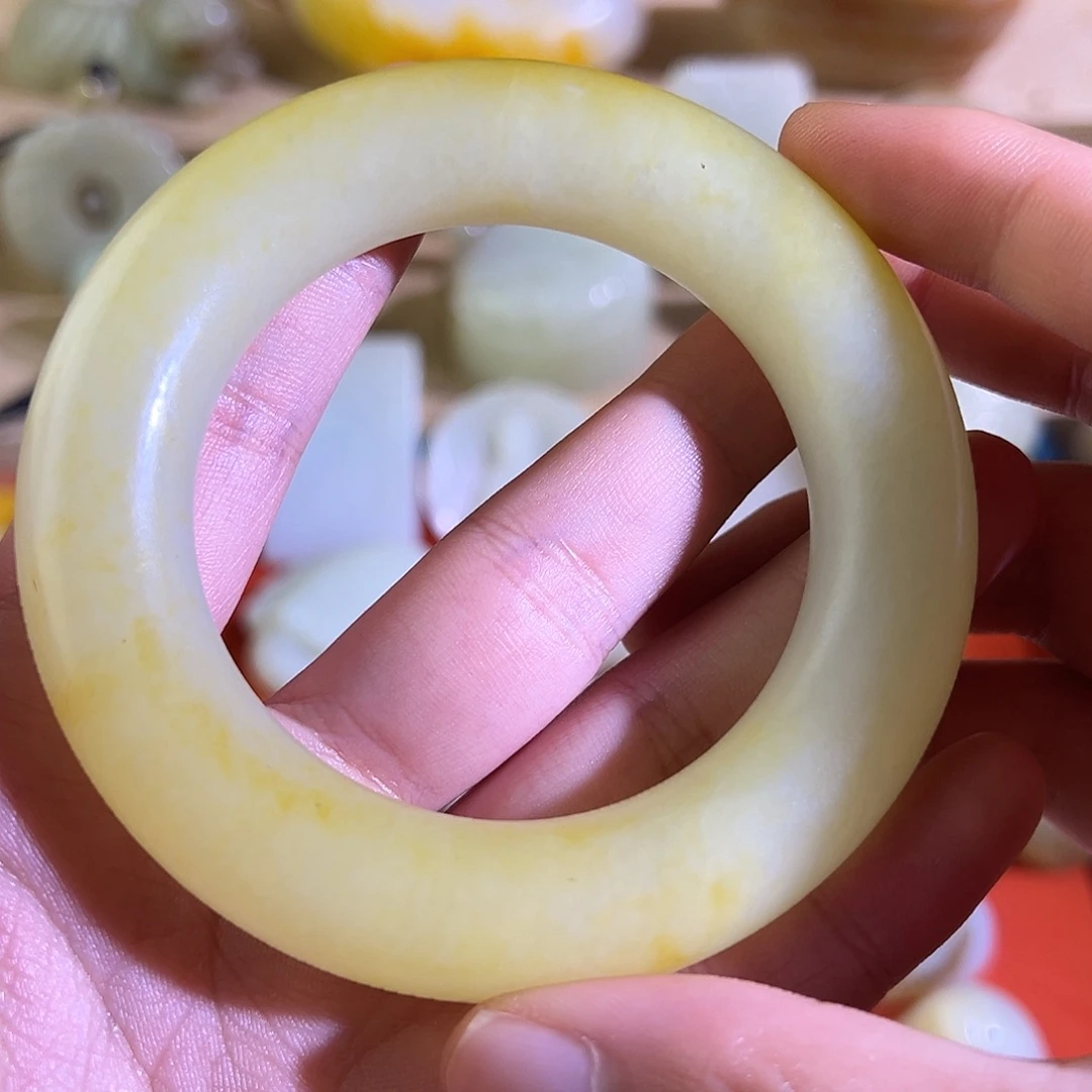 萬***行和田玉未镶嵌颈饰