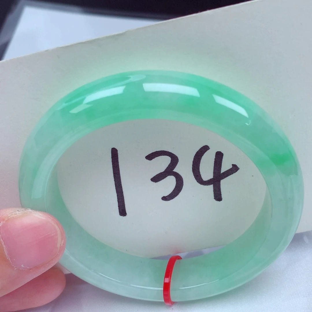 翡翠手镯未镶嵌翡翠