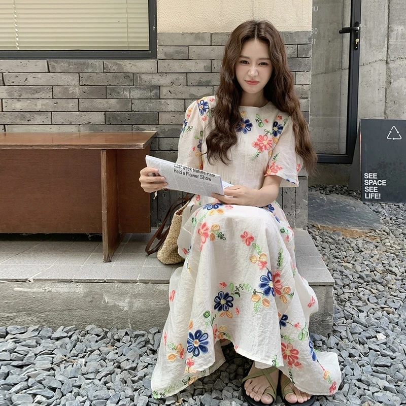 A字裙印花夏季法式纯色连衣裙气质女装温柔小清新碎花显瘦高腰