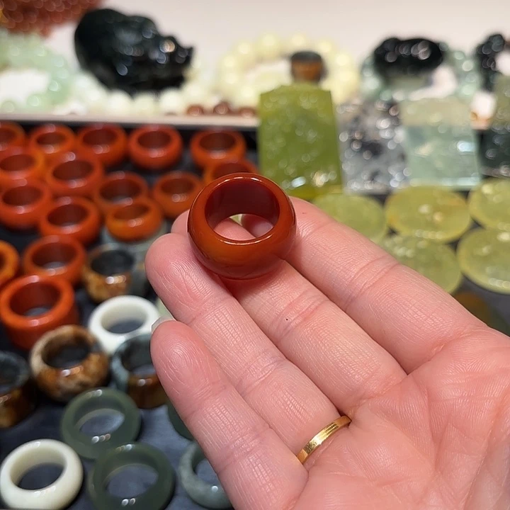 京***爷蛇纹石玉未镶嵌戒指