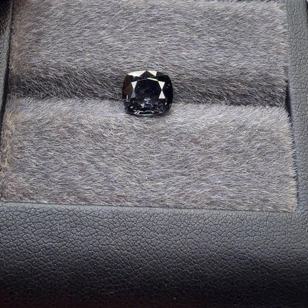 尖晶石裸石2.17克拉黑尖晶