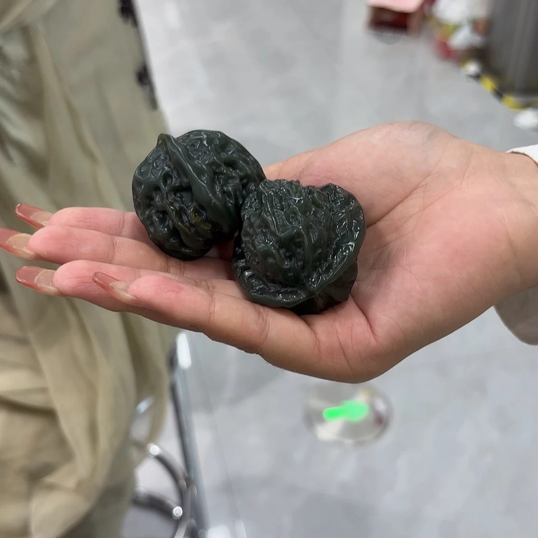 和田玉未镶嵌把件