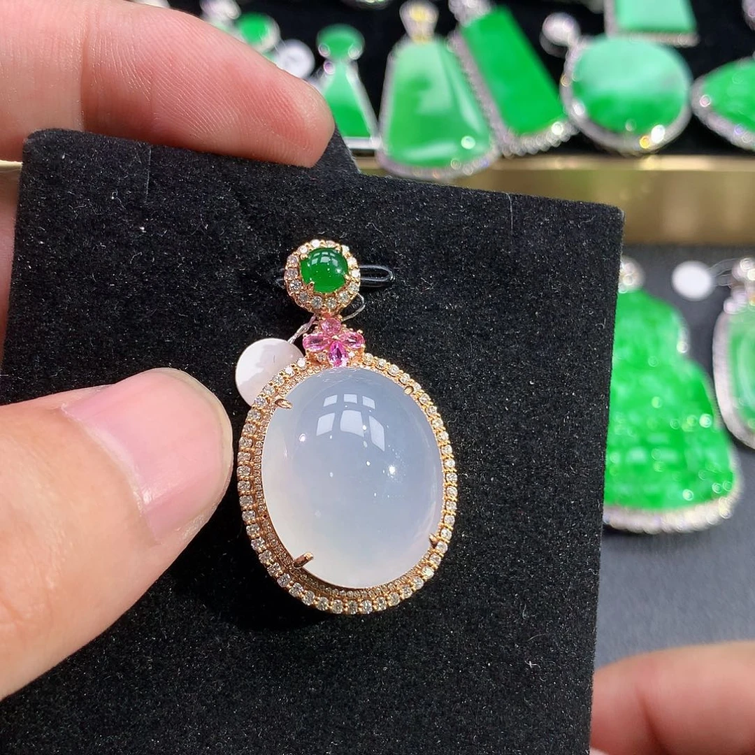 翡翠18K金镶嵌颈饰