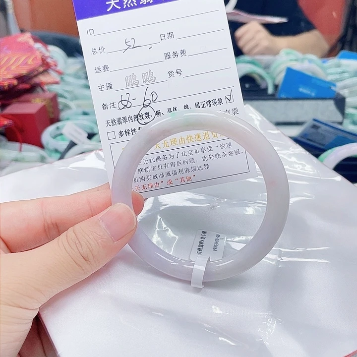 翡翠手镯未镶嵌翡翠