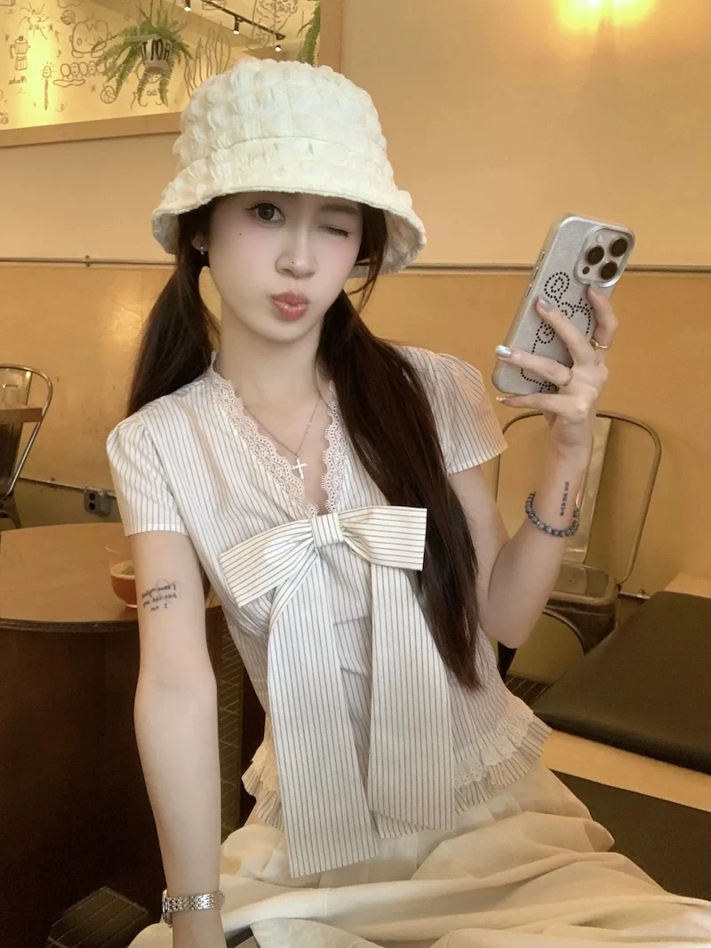 2025新款蕾丝花边衬衫蝴蝶结条纹V领短款上衣气质设计感