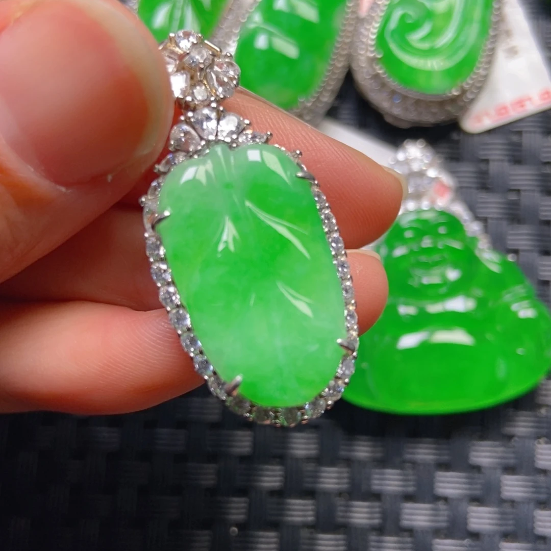 翡翠银S925镶嵌颈饰树叶吊坠