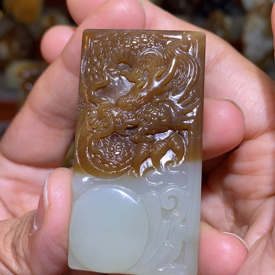 定制和田玉龙牌吊坠