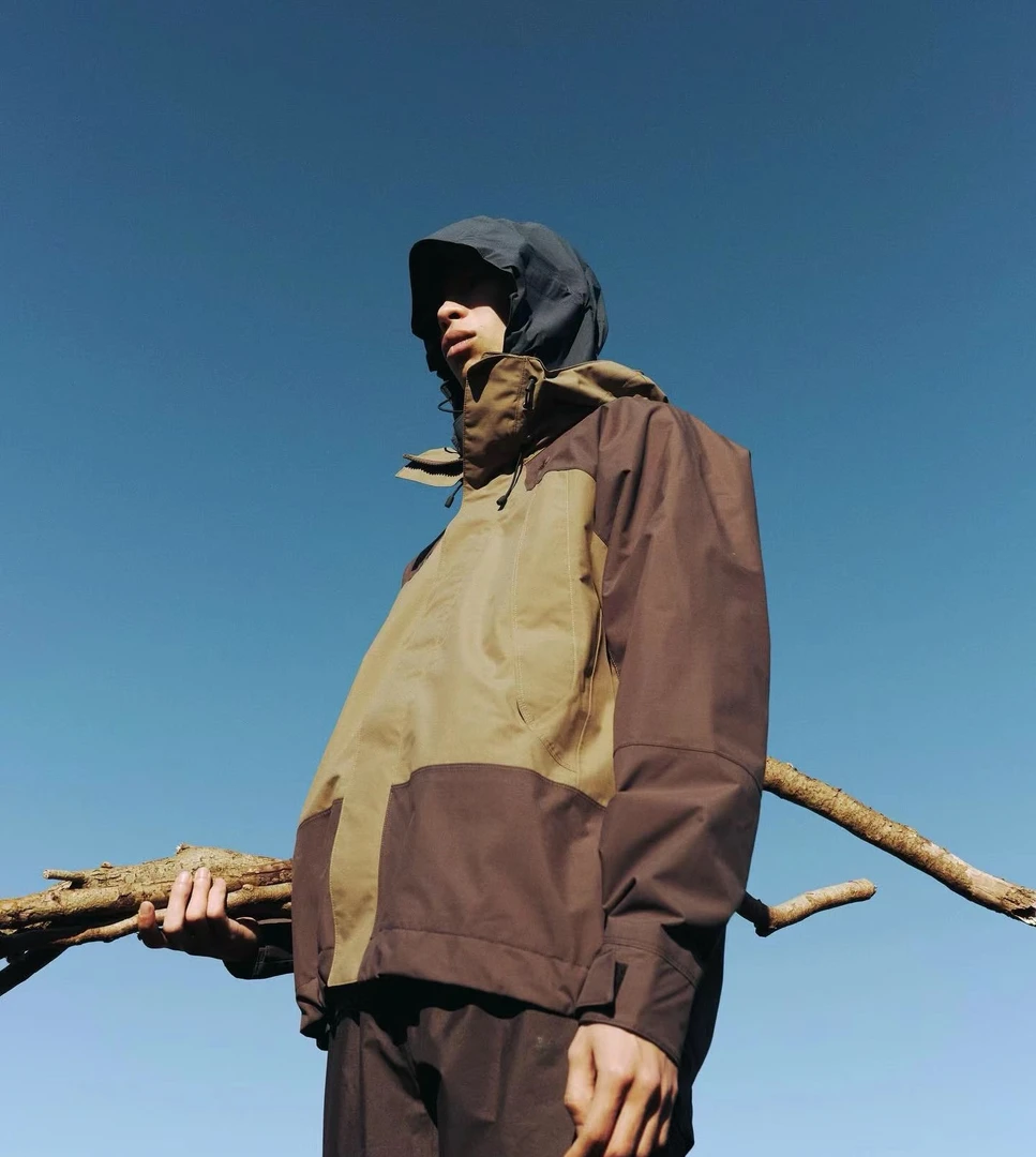 稀奇古怪-HM胸前后背黑色印花图案印花竹节棉面料短袖T恤男女同款