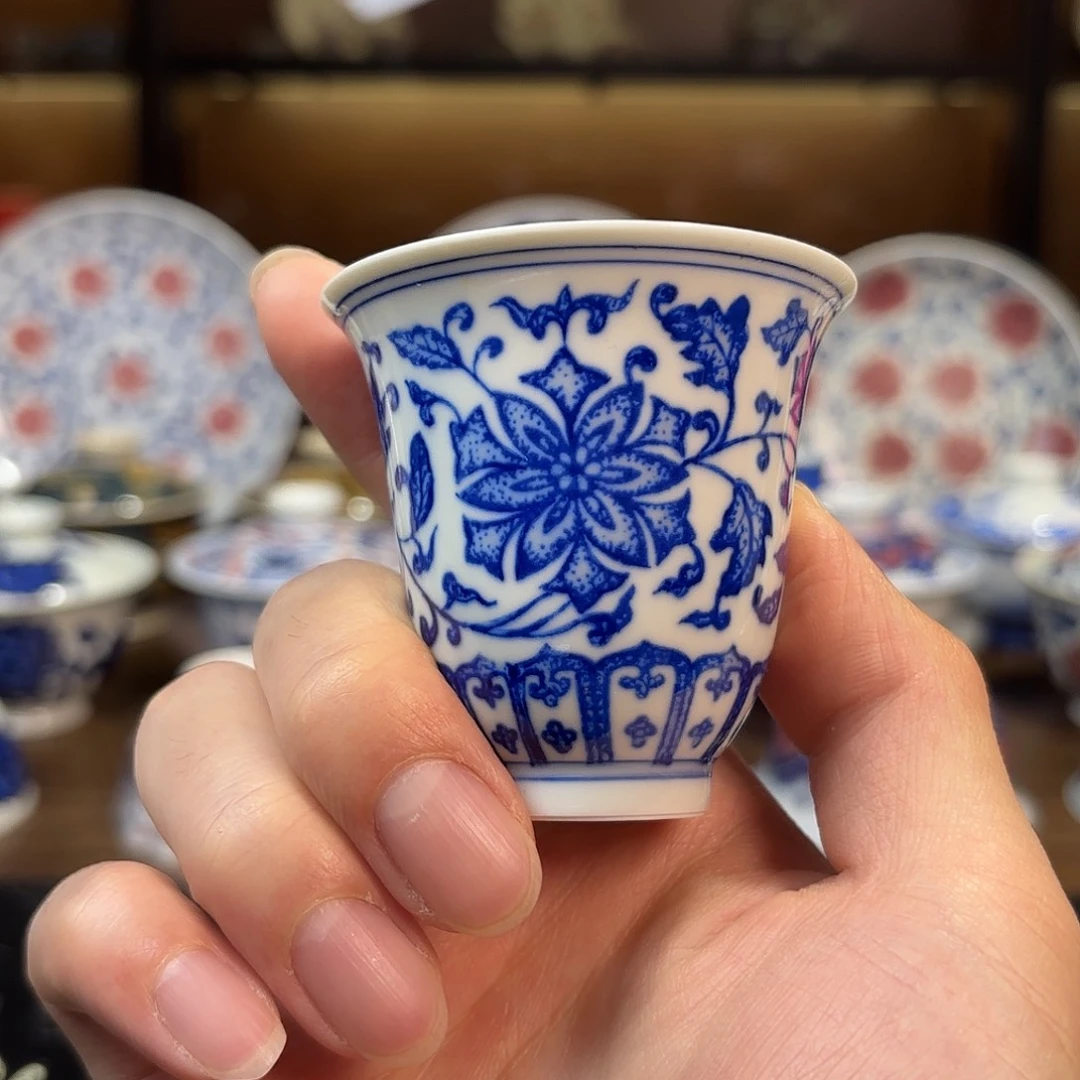 青花缠枝莲闻香杯手绘