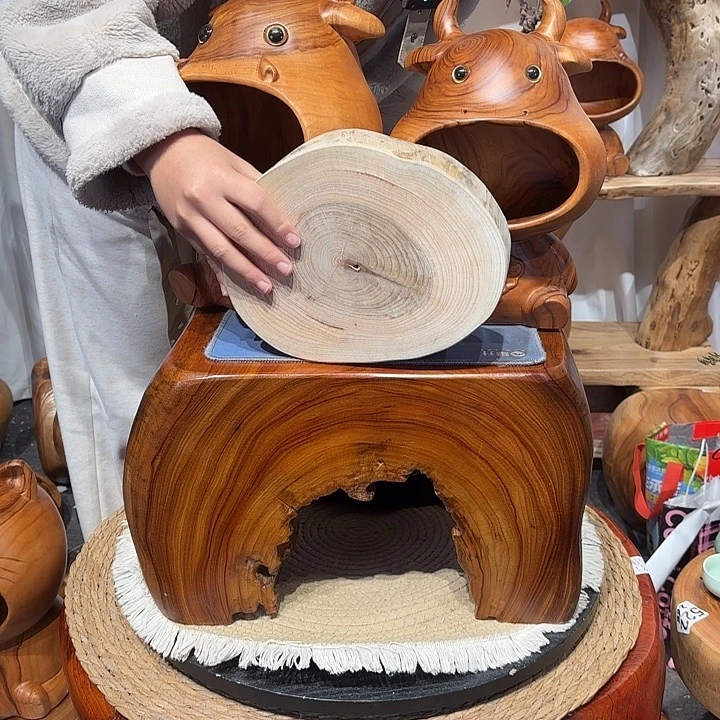 风***秀香樟木香樟木根雕凳子一物一拍