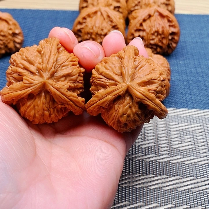 好***情文玩核桃吊坠三棱