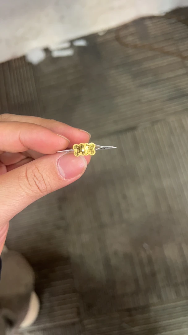 足金999 鱼鳞四花直针拧螺丝