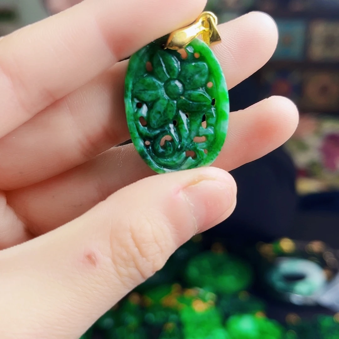 颈饰未镶嵌翡翠多样性