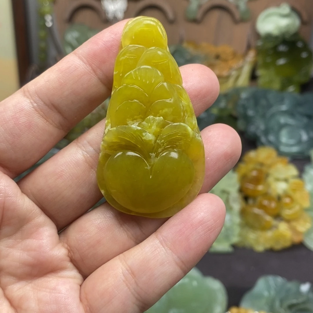 未镶嵌蛇纹石玉吊坠(赠链)