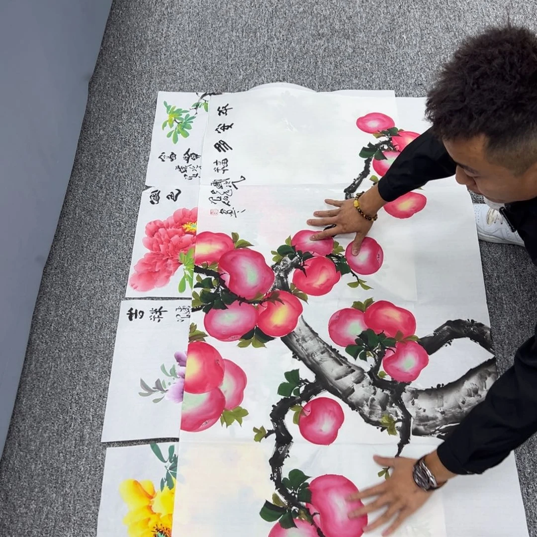 国画卖字画的小男孩