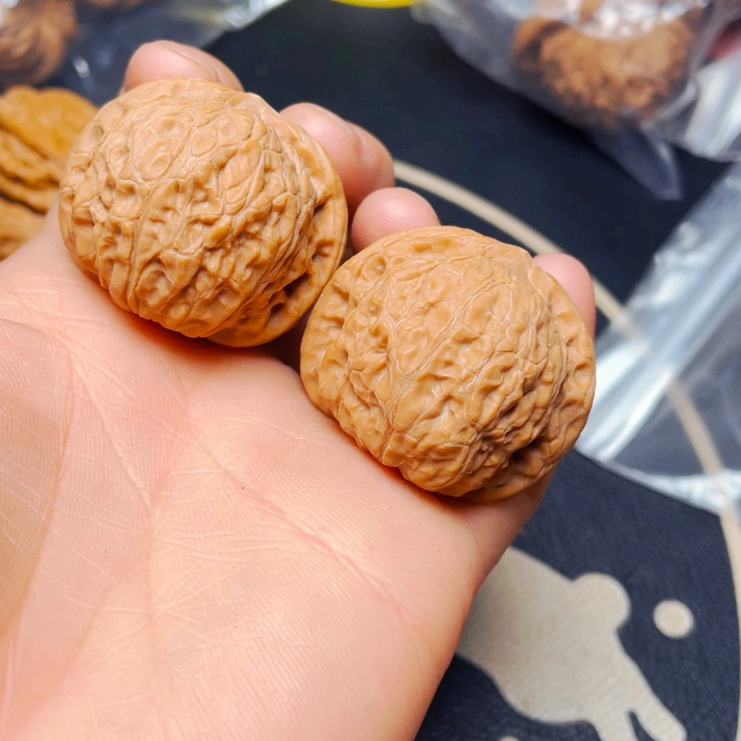 文玩核桃吊坠乾隆磨一对