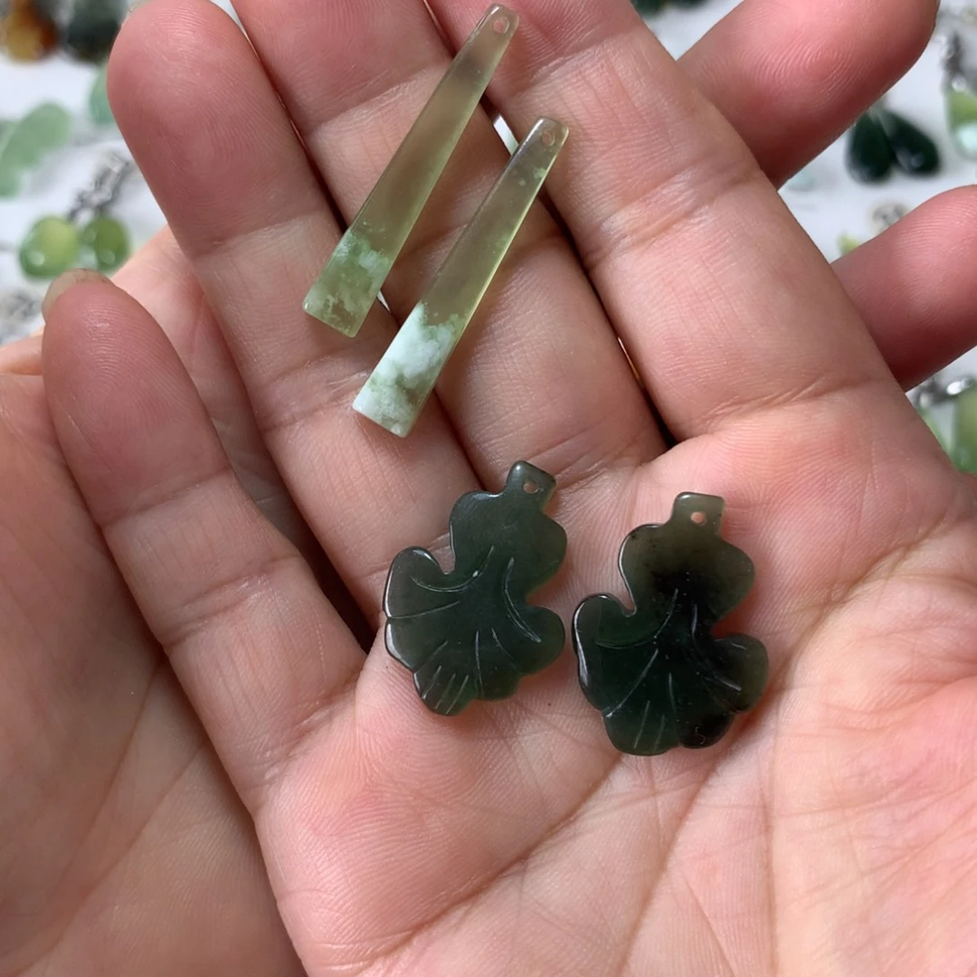 蛇纹石玉未镶嵌耳环