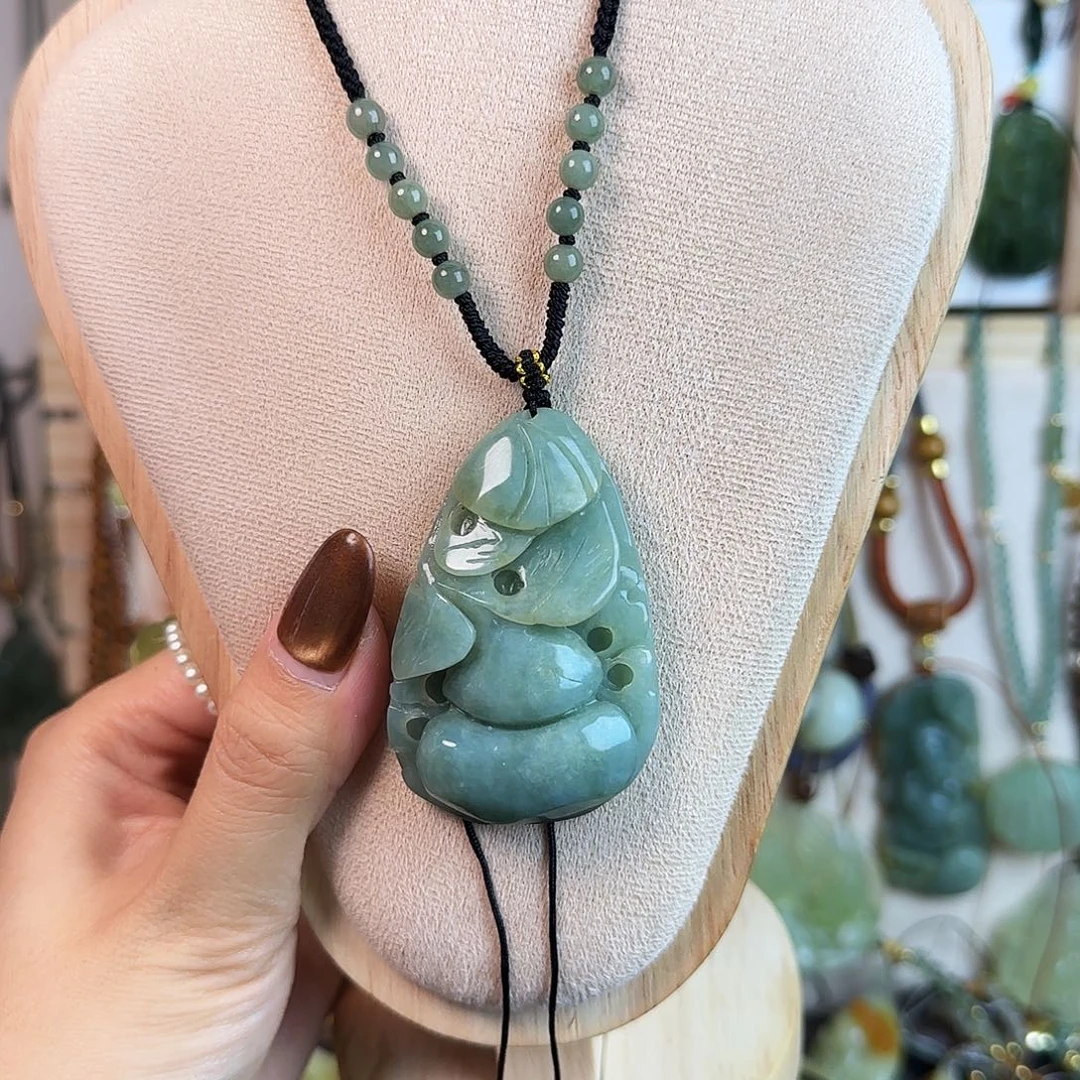 蛇纹石玉未镶嵌颈饰