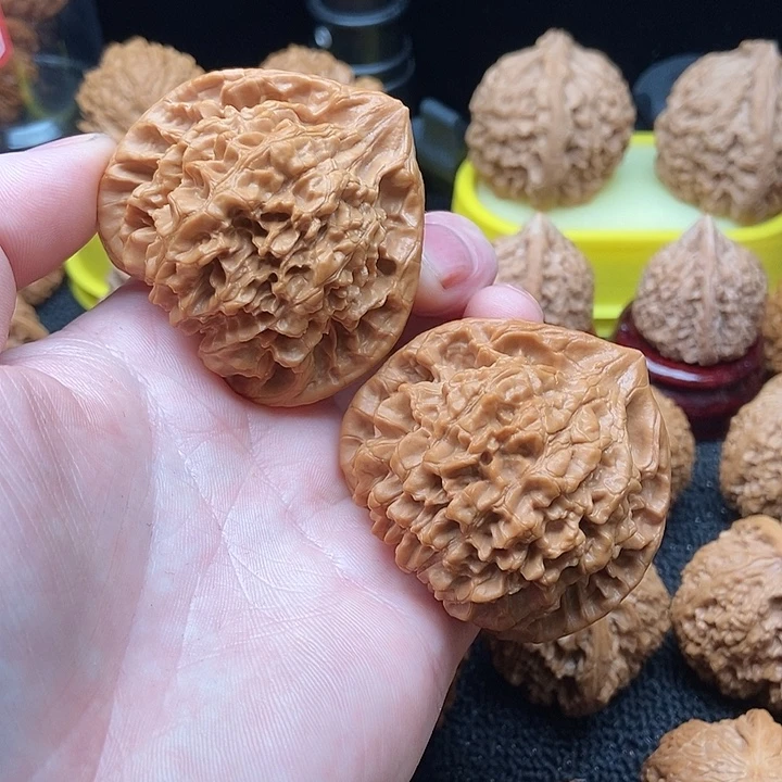 核桃文玩核桃把件麒麟纹官帽54