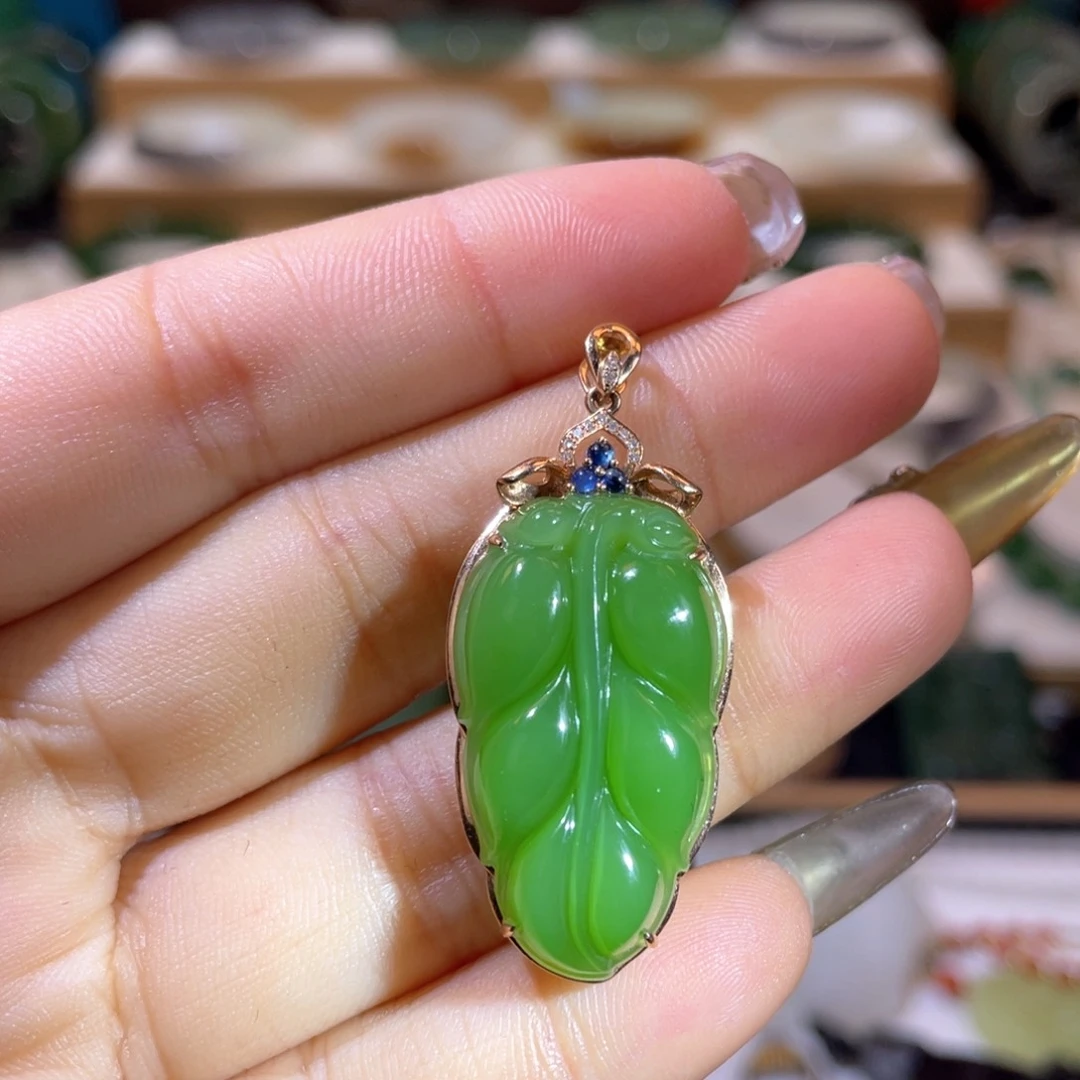 和田玉高品18Ｋ果绿吊坠18K金镶嵌