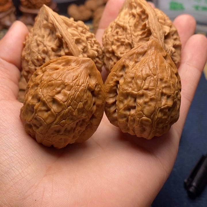 .***c文玩核桃吊坠舍利37官帽53