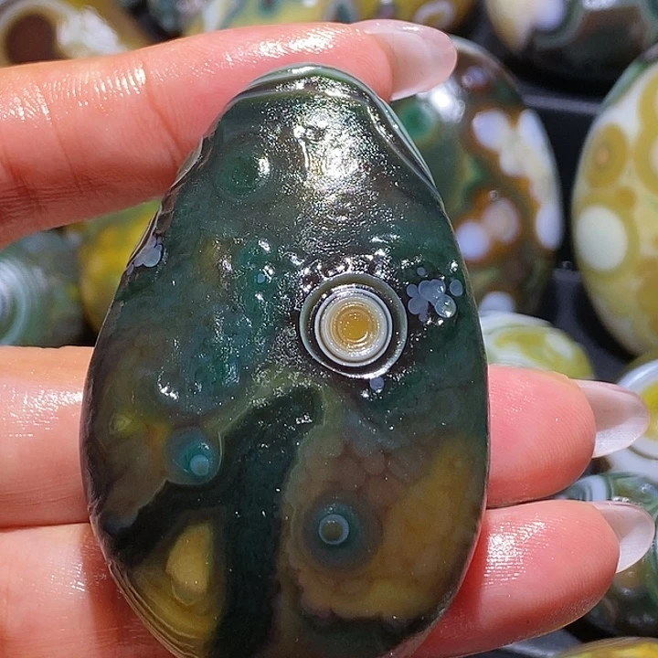 玛瑙/玉髓未镶嵌珠宝奇石35