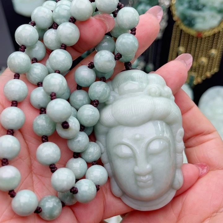 透闪石-蛇纹石玉未镶嵌颈饰