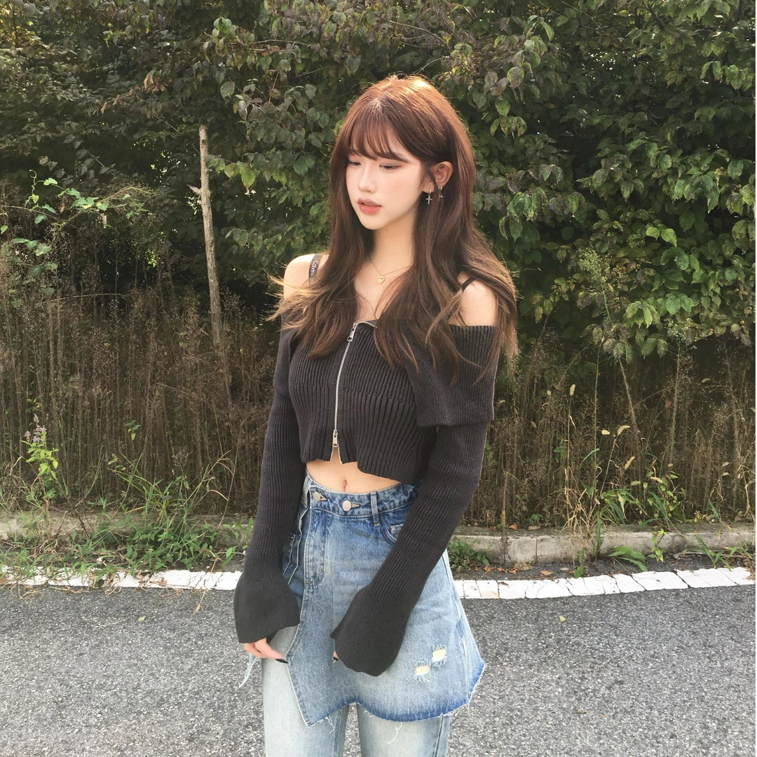 辣妹一字肩大翻领针织衫女秋季双拉链毛衣设计感复古牛仔裤两件套