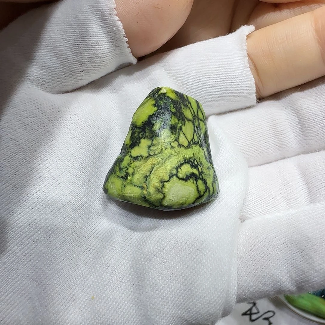 未镶嵌绿松石原矿绿松石