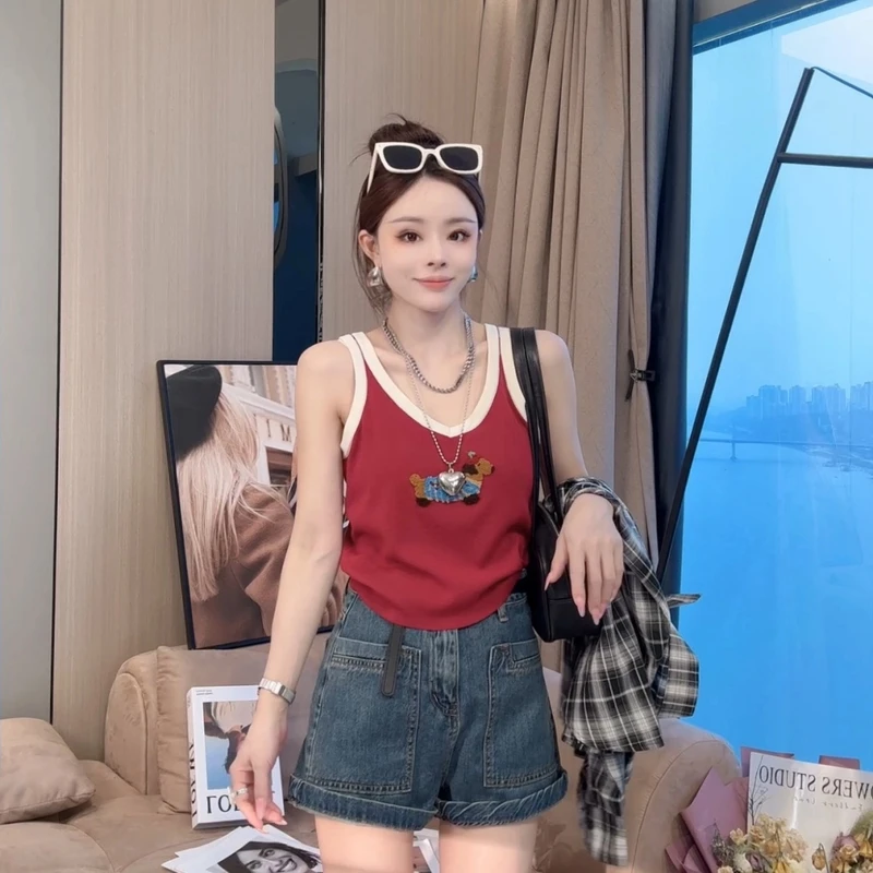 【晓溪服饰】春季新款时尚流行可爱腊肠小狗V领吊带背心女6127